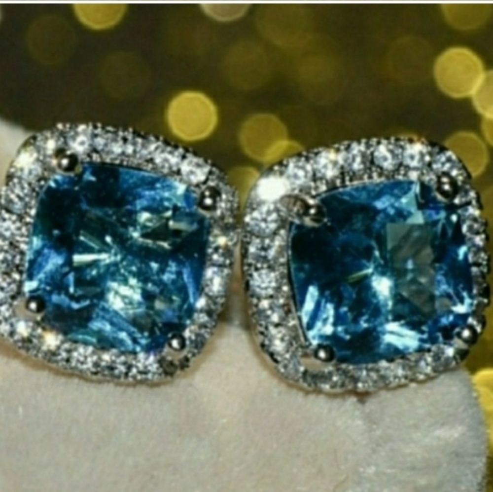 2/5🎉HP🎉🎀Stunning Aquamarine Stud - Picture 5 of 5